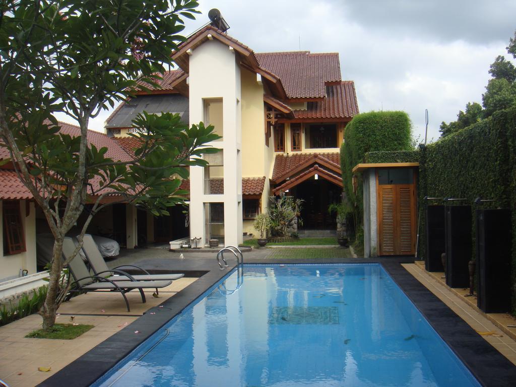 D Ajenk Boutique Guesthouse Kejayan Exterior photo